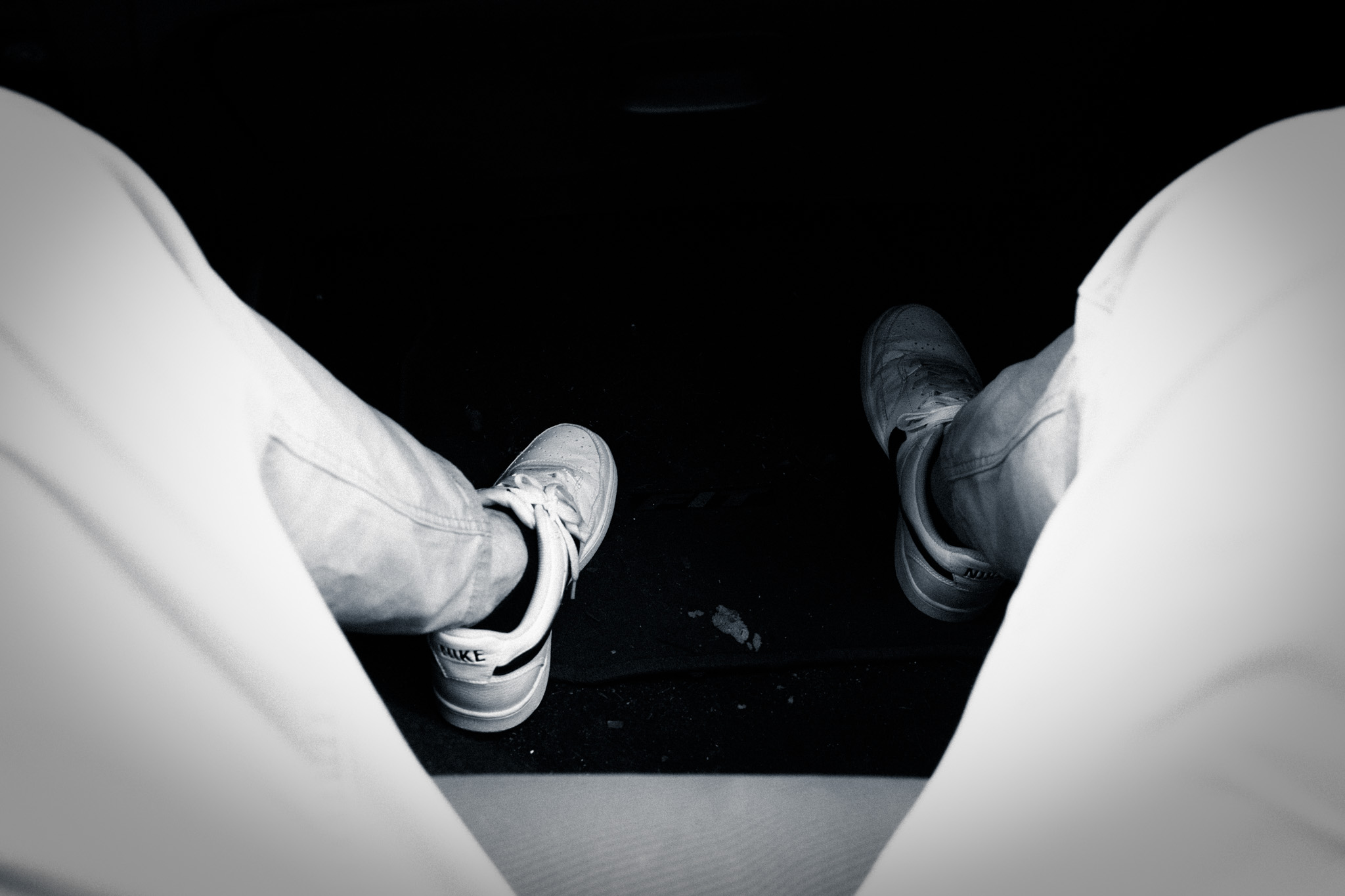 Passenger seat feet